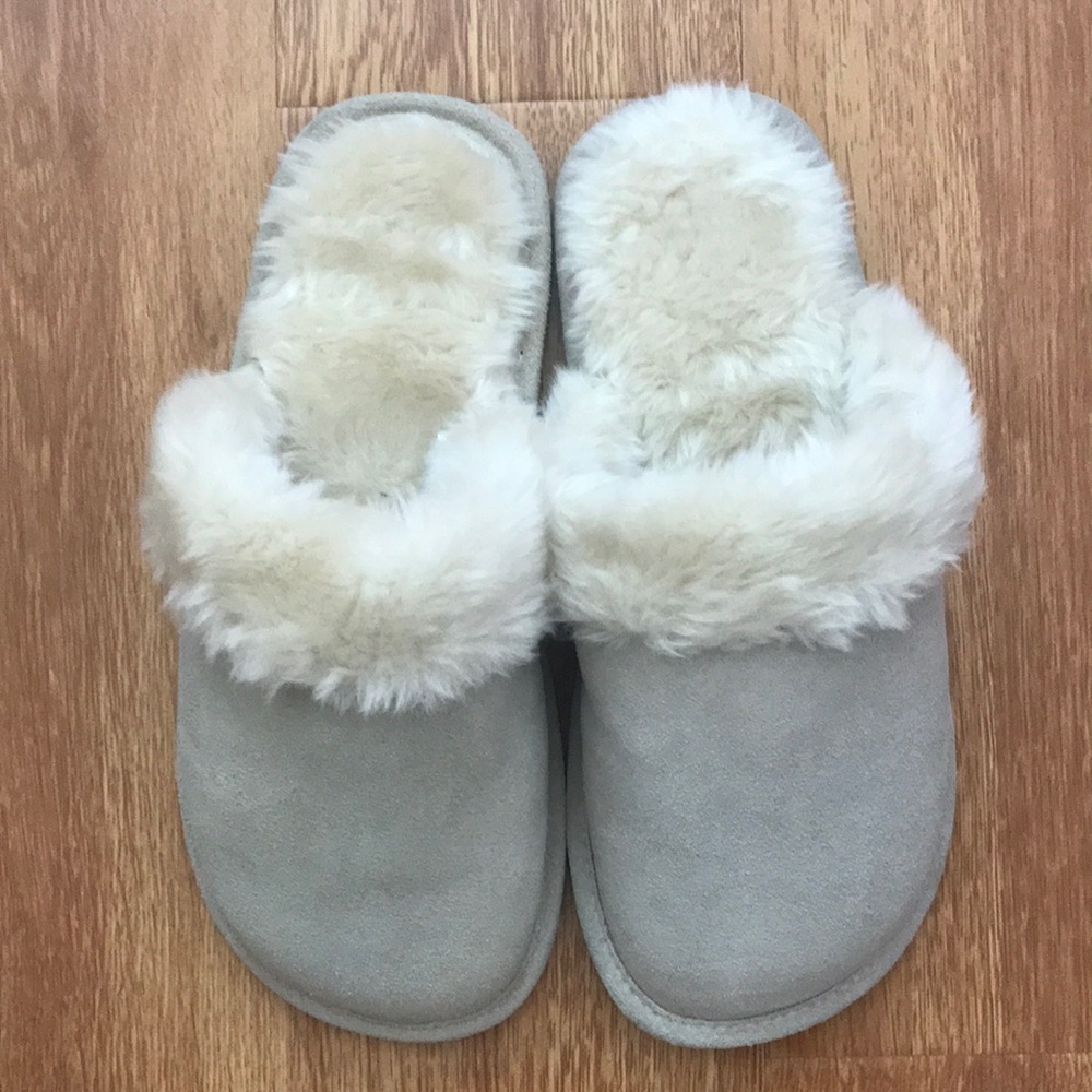 NWOT Alpine Cream Slippers